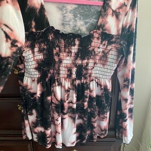 Woman’s size M  tie dye top.